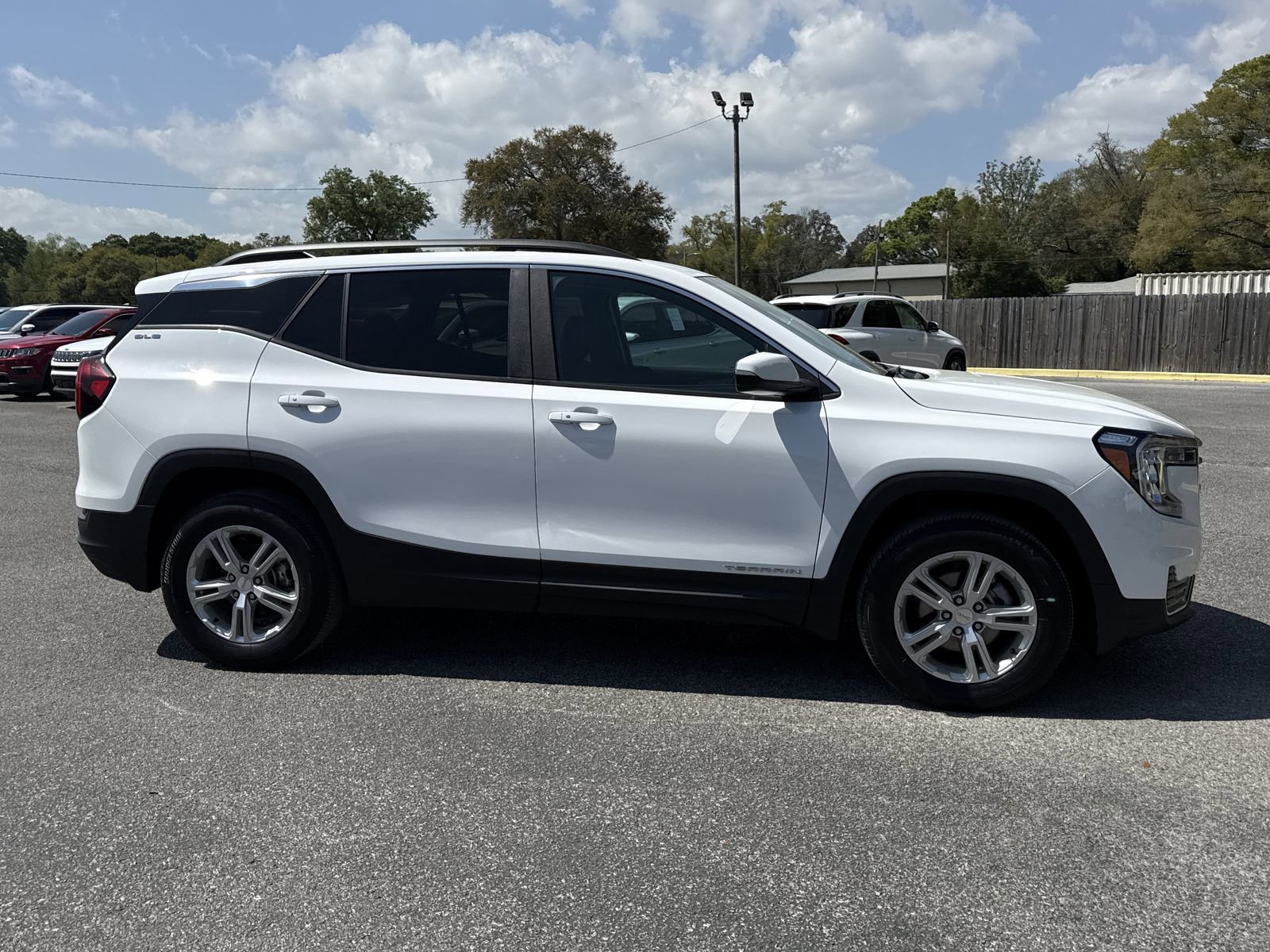 Used 2023 GMC Terrain SLE w/ Driver Convenience Package AWD/4WD image 6