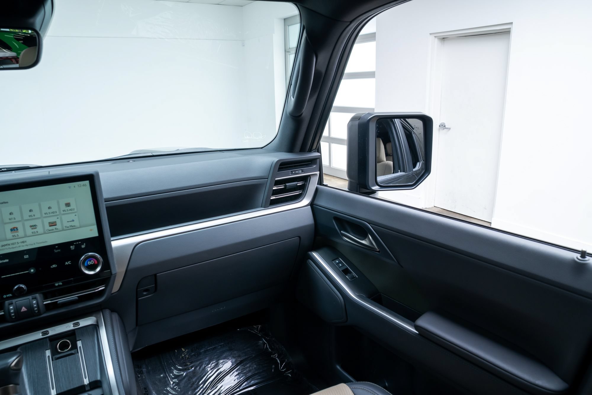 Used 2024 Lexus GX 550 AWD/4WD image 10