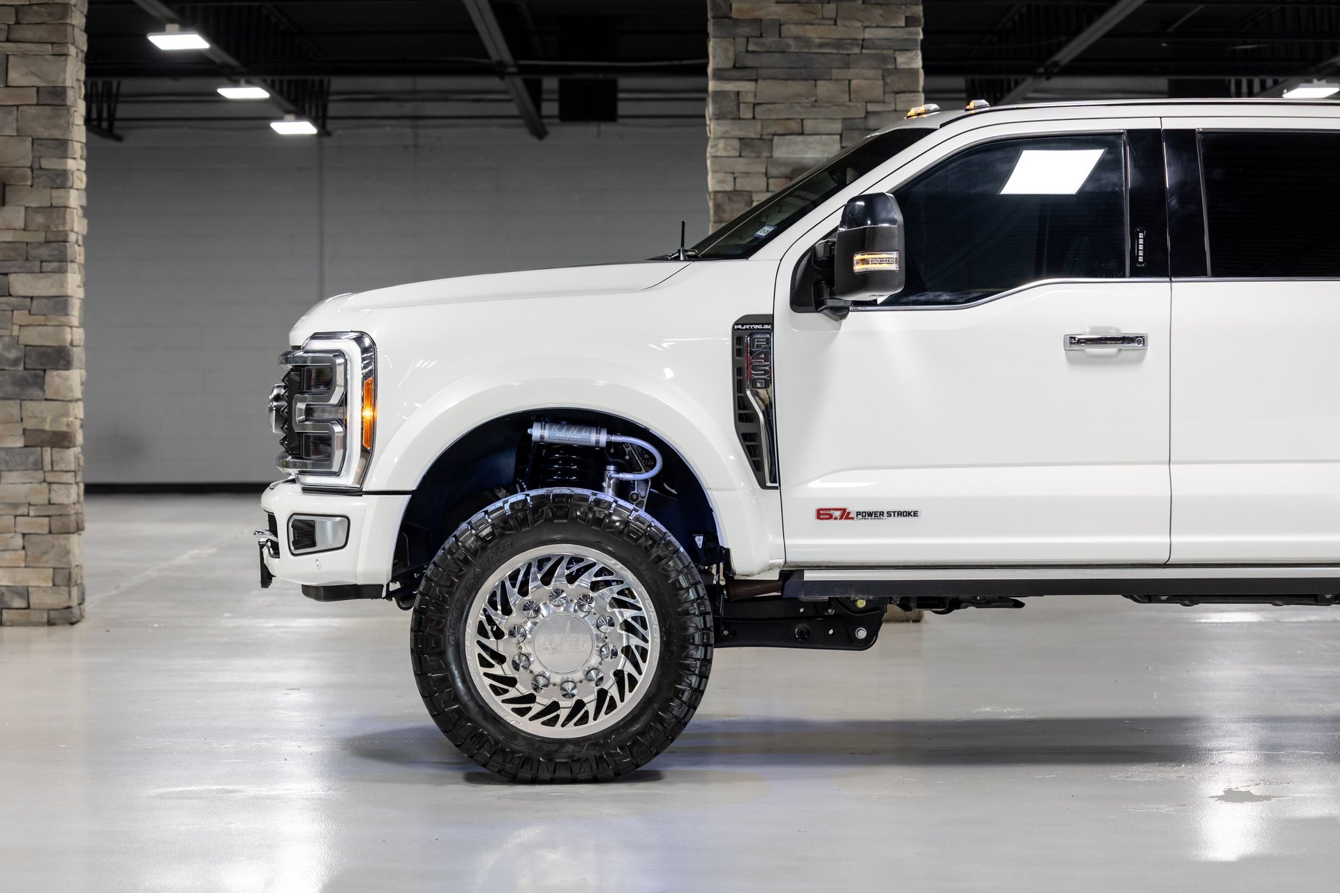 Used 2023 Ford F450 Platinum w/ FX4 Off-Road Package AWD/4WD image 16