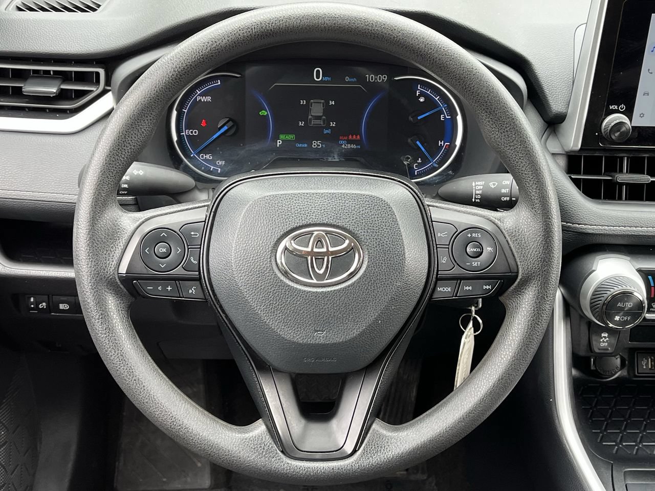 Used 2025 Toyota RAV4 LE AWD/4WD image 11