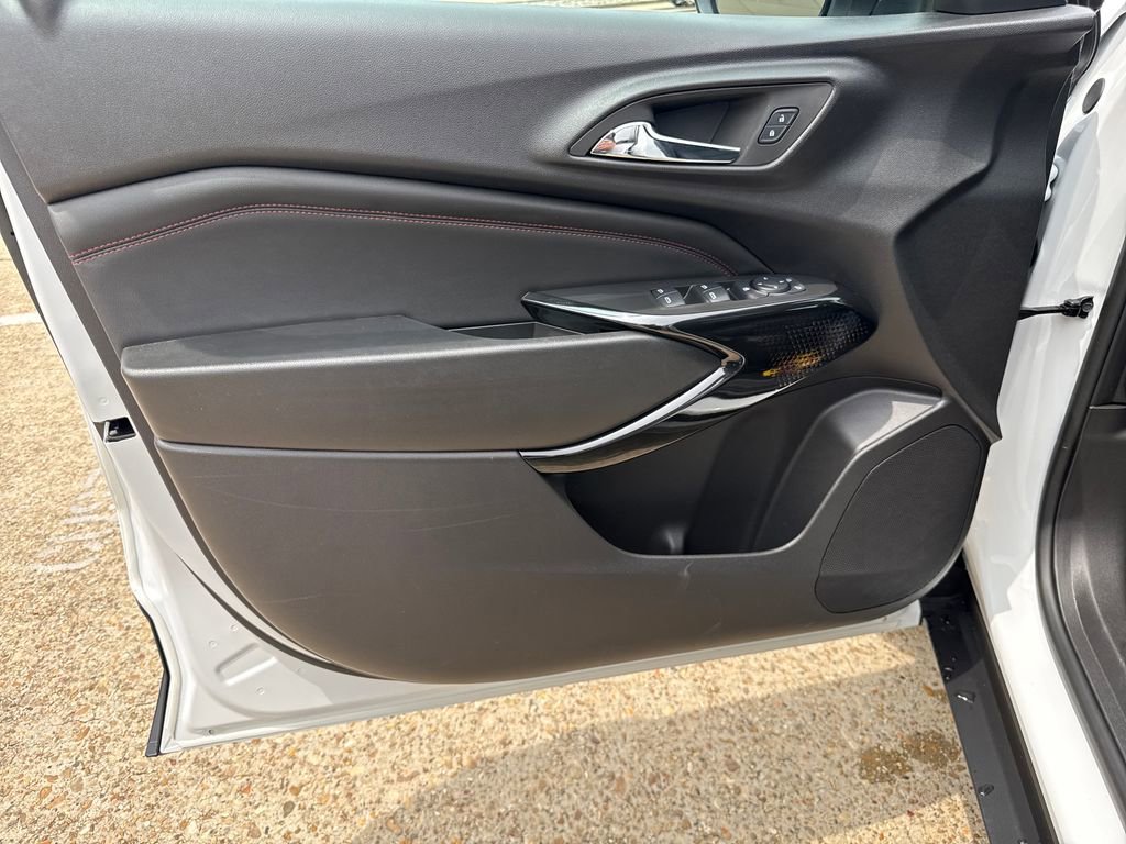 Used 2025 Chevrolet Trax RS w/ Sunroof Package FWD image 19