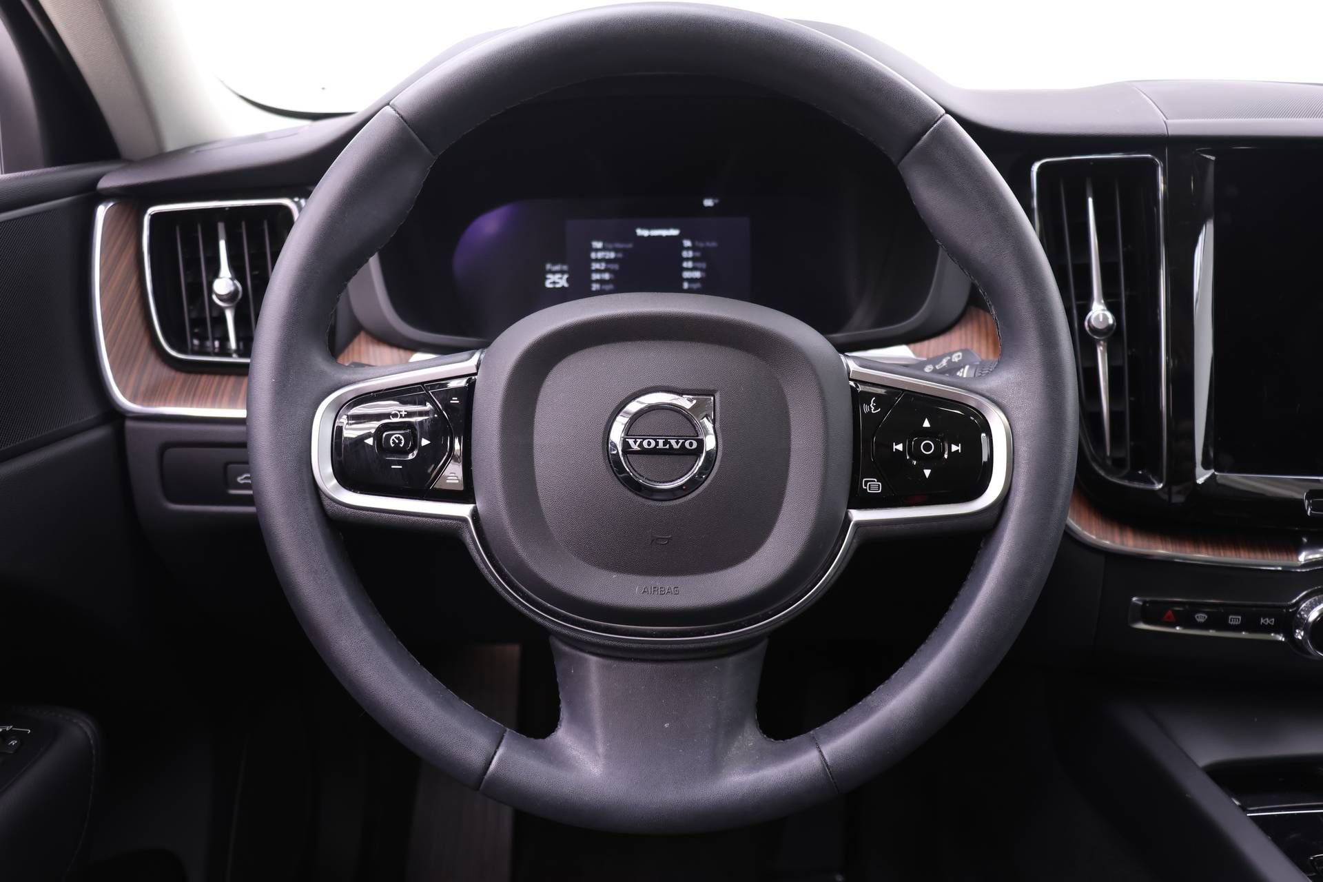 Certified 2023 Volvo XC60 B5 Plus image 16