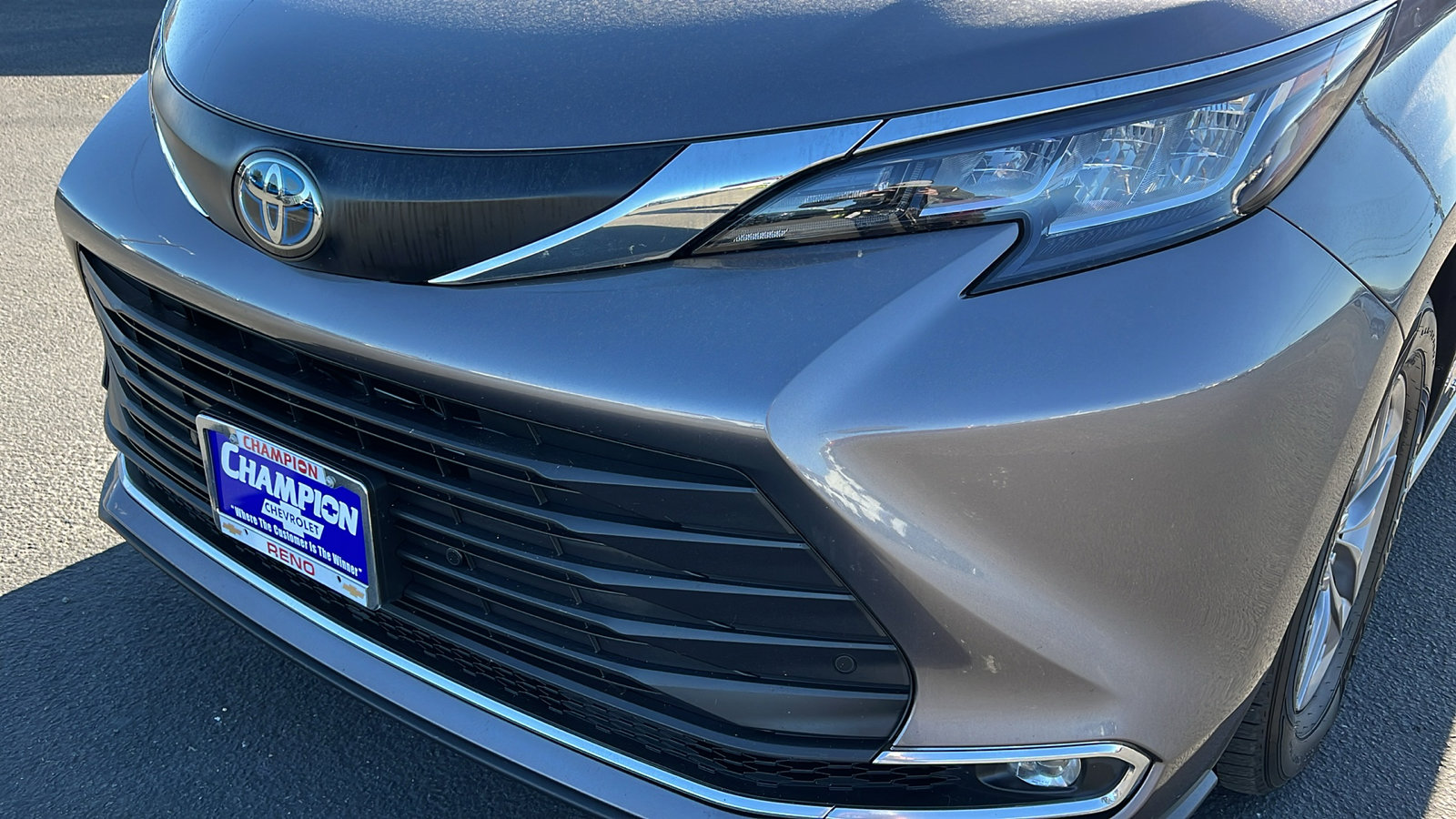 Used 2021 Toyota Sienna XLE image 10