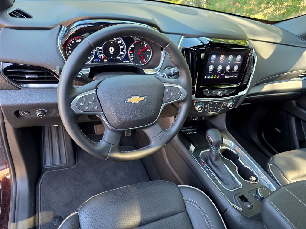 Certified 2023 Chevrolet Traverse Premier w/ LPO, Cargo Package FWD image 15
