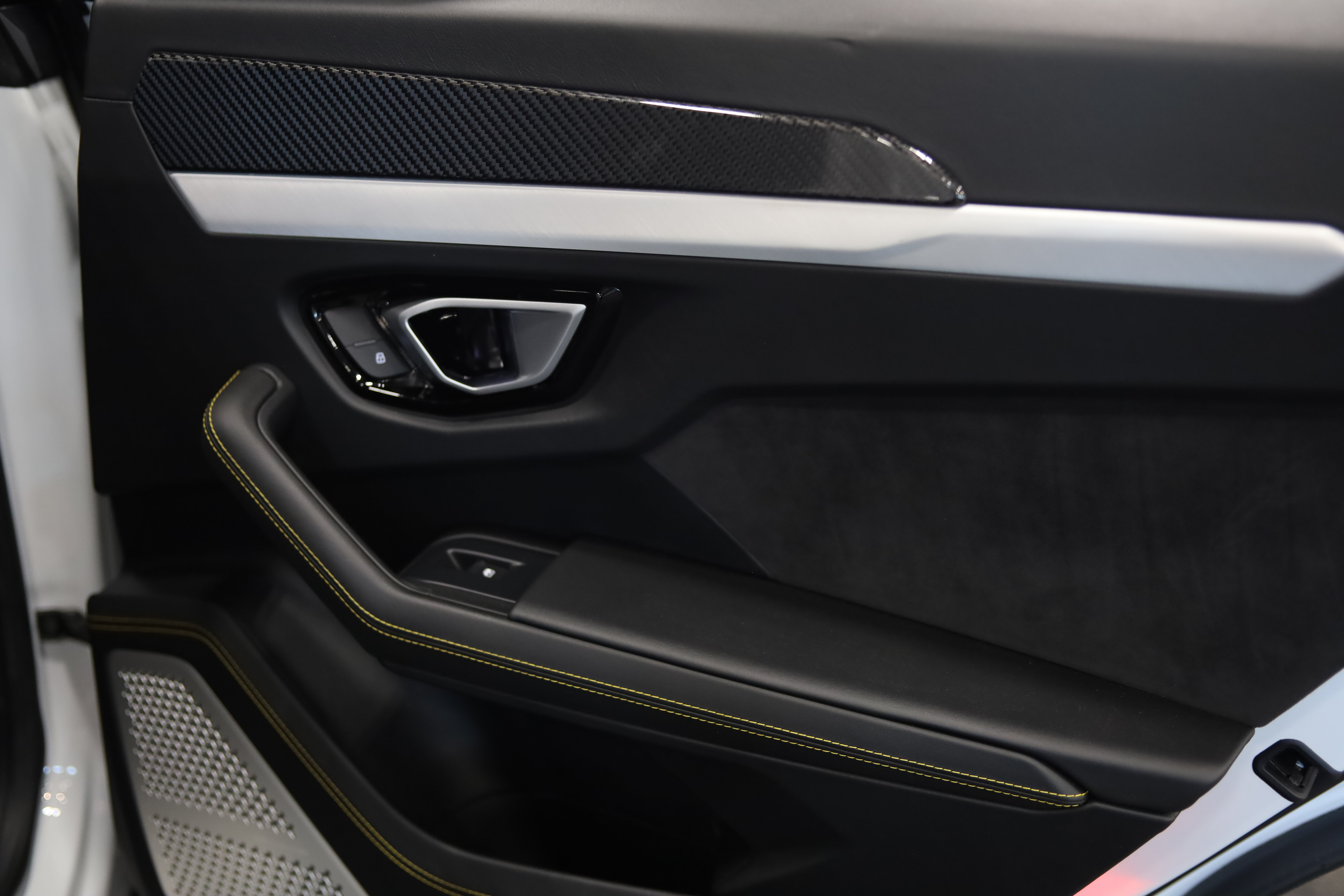 Used 2019 Lamborghini Urus AWD/4WD image 41