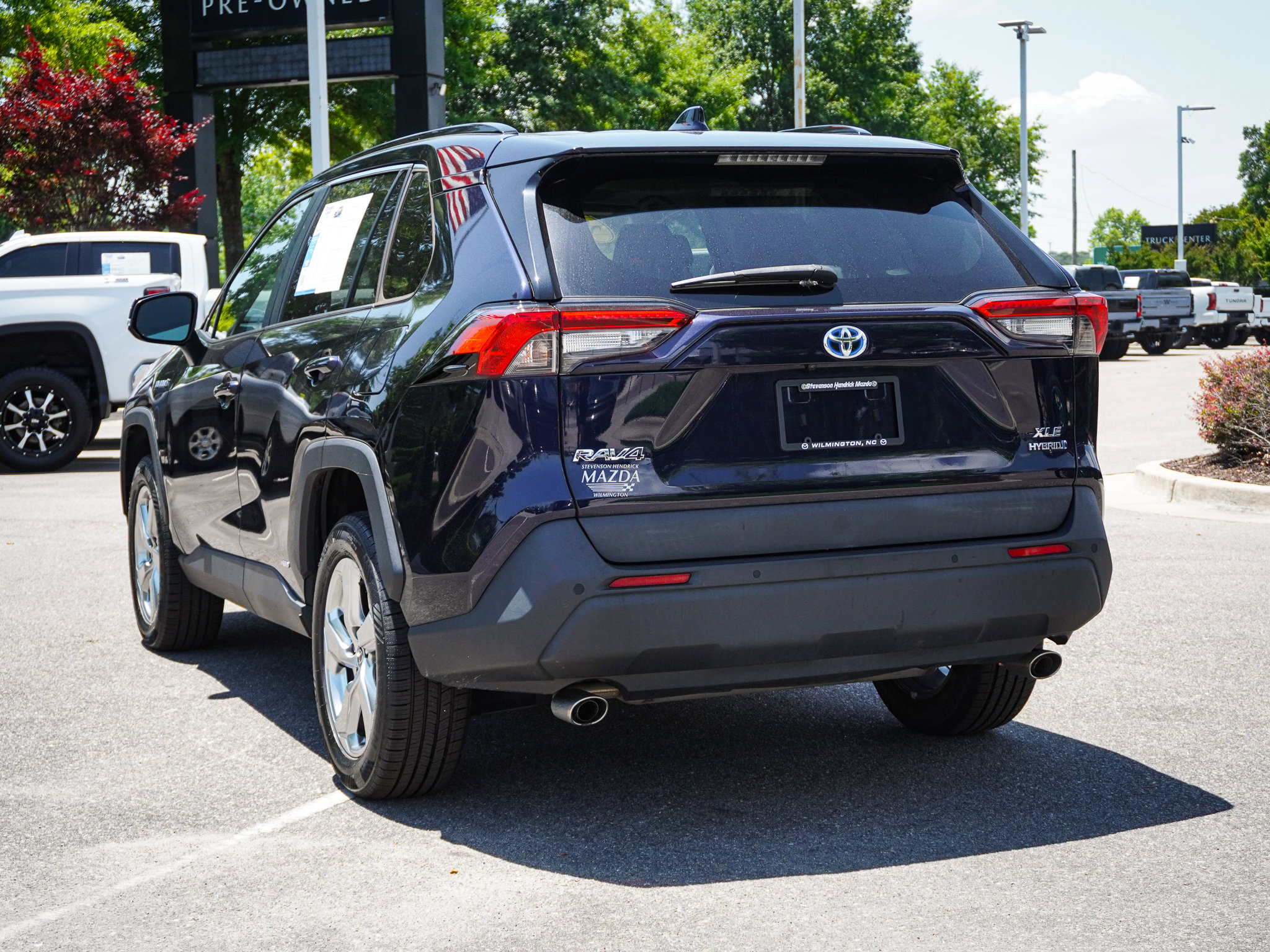 Used 2021 Toyota RAV4 XLE Premium AWD/4WD image 7