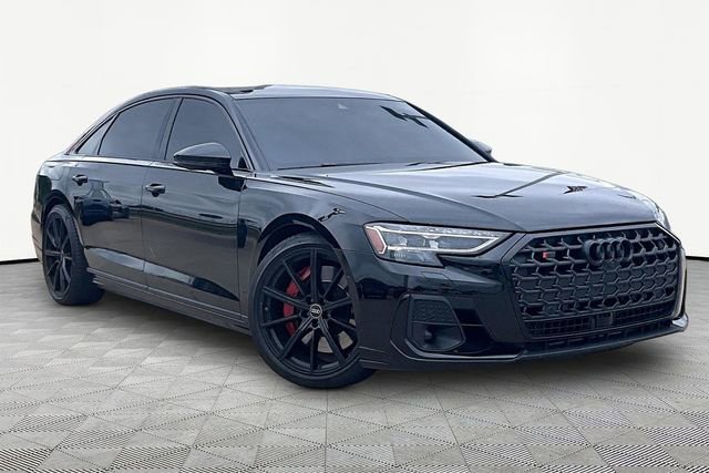 Used 2024 Audi S8 w/ S8 Comfort Plus Package AWD/4WD image 11