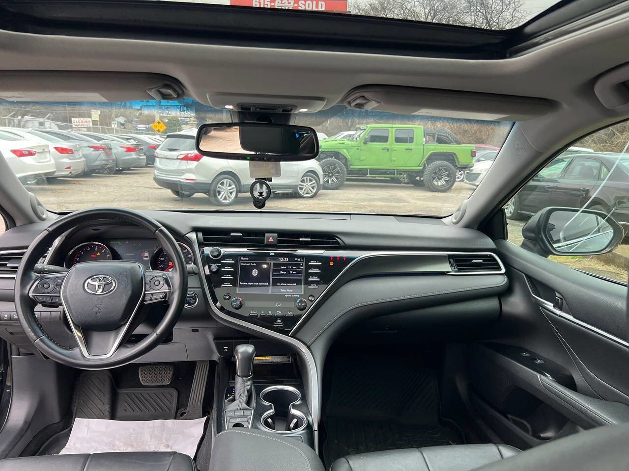 Used 2018 Toyota Camry XSE image 25
