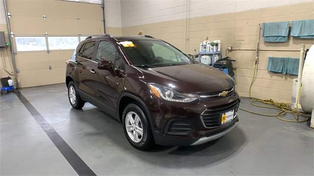 Used 2020 Chevrolet Trax LT w/ LT Convenience Package image 1