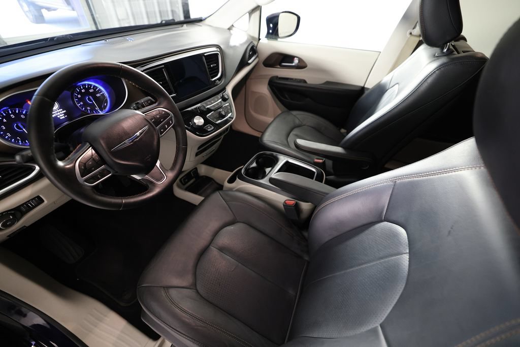 Used 2019 Chrysler Pacifica Touring-L Plus FWD image 19