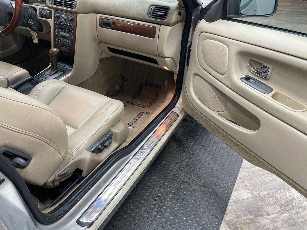 Used 2004 Volvo C70 HT image 30