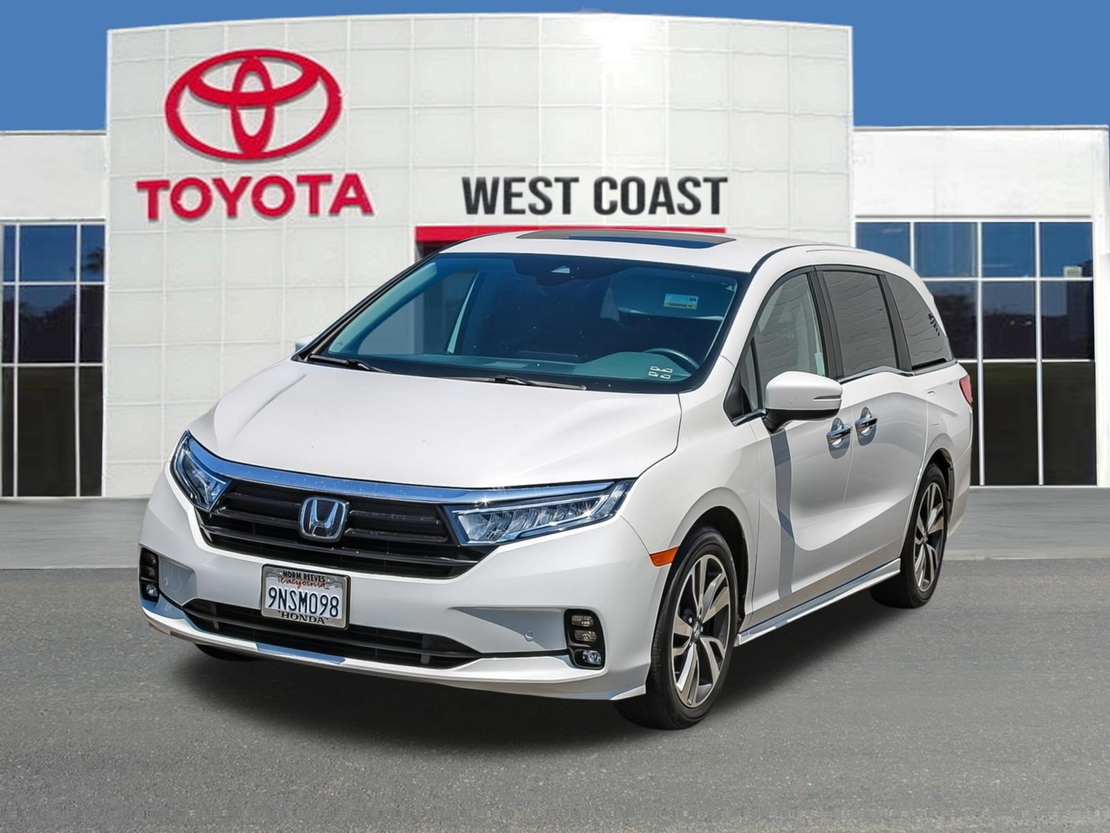 Used 2024 Honda Odyssey Touring image 1