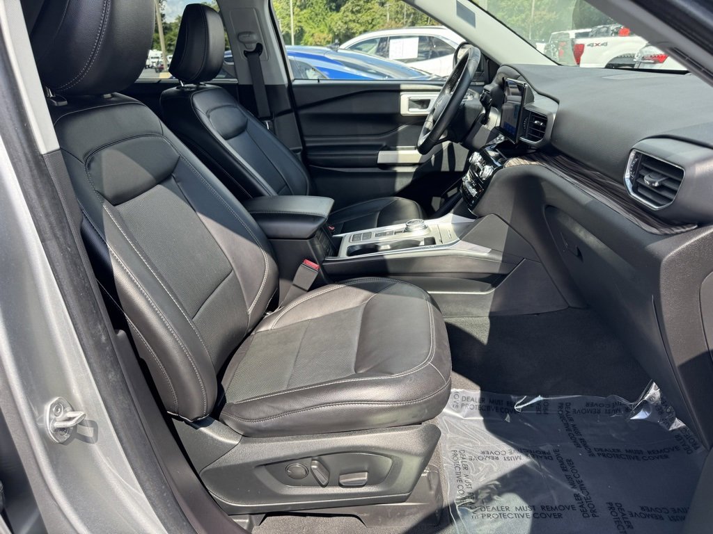 Used 2022 Ford Explorer Limited w/ Equipment Group 301A image 24