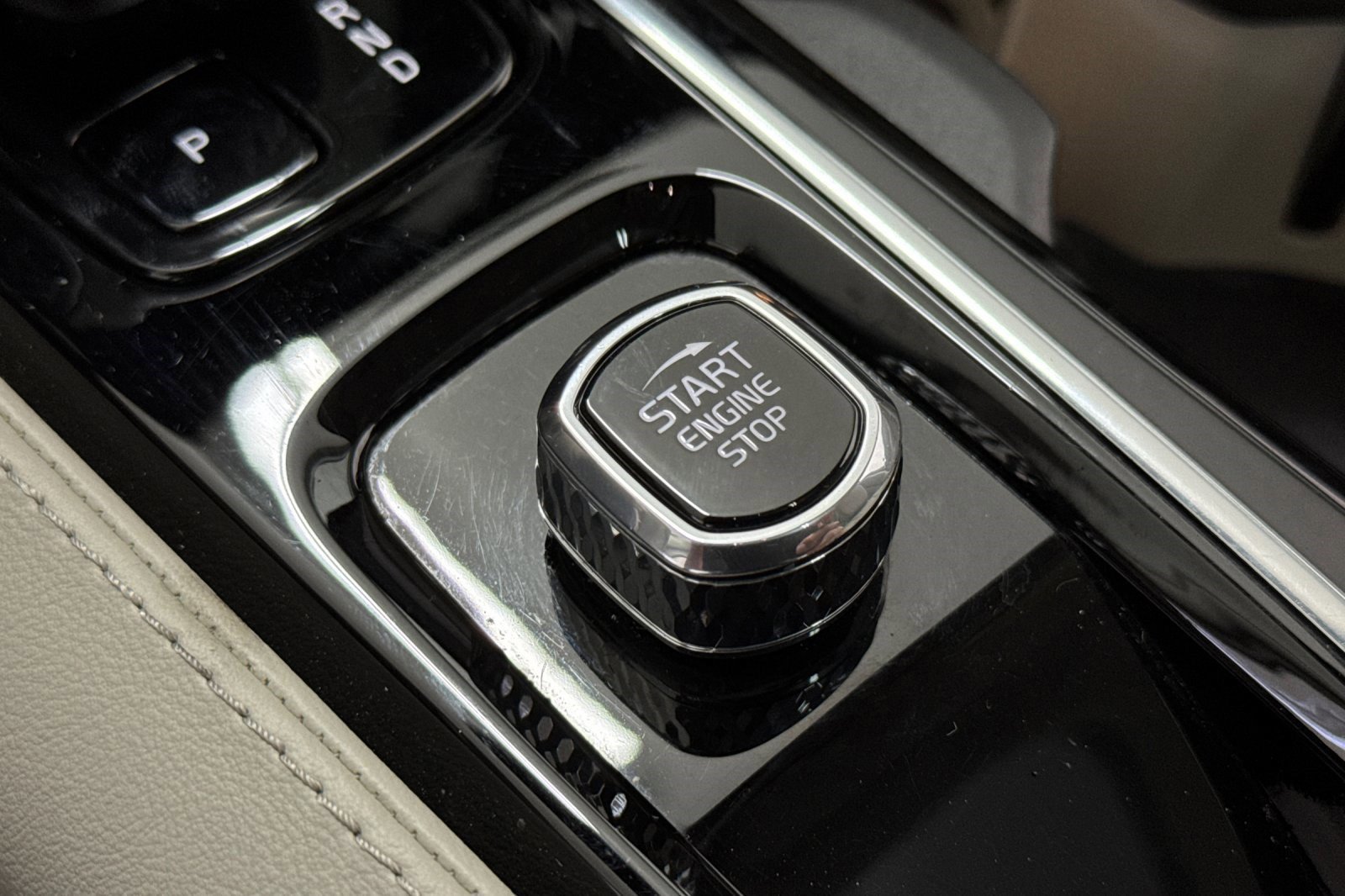 Used 2024 Volvo S60 T8 Ultimate w/ Climate Package image 33