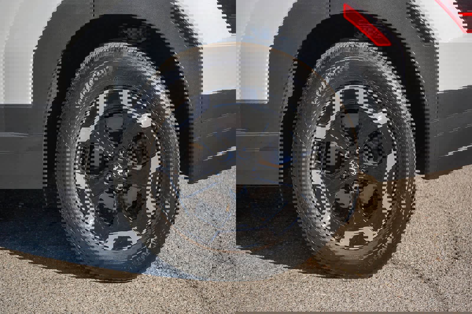 Used 2025 Hyundai Santa Fe SEL image 5