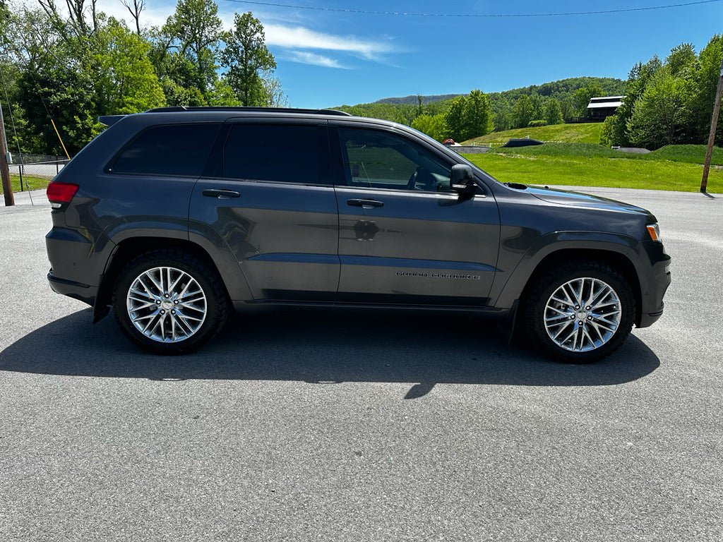 Used 2017 Jeep Grand Cherokee Summit AWD/4WD image 2