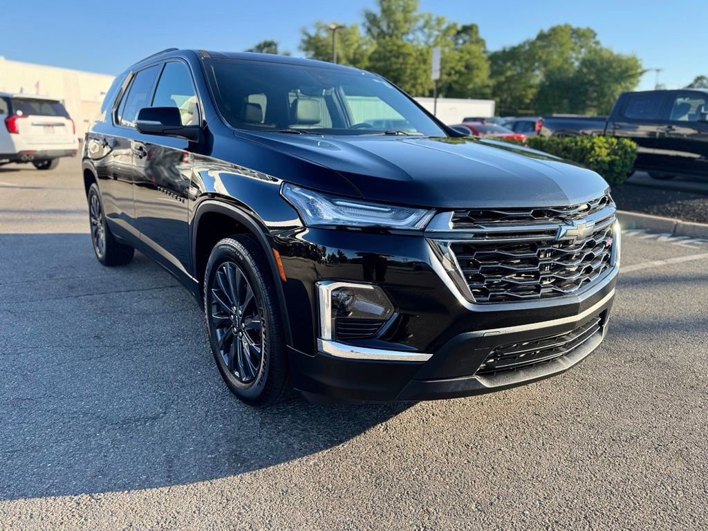Used 2024 Chevrolet Traverse RS w/ LPO, Floor Liner Package AWD/4WD image 9