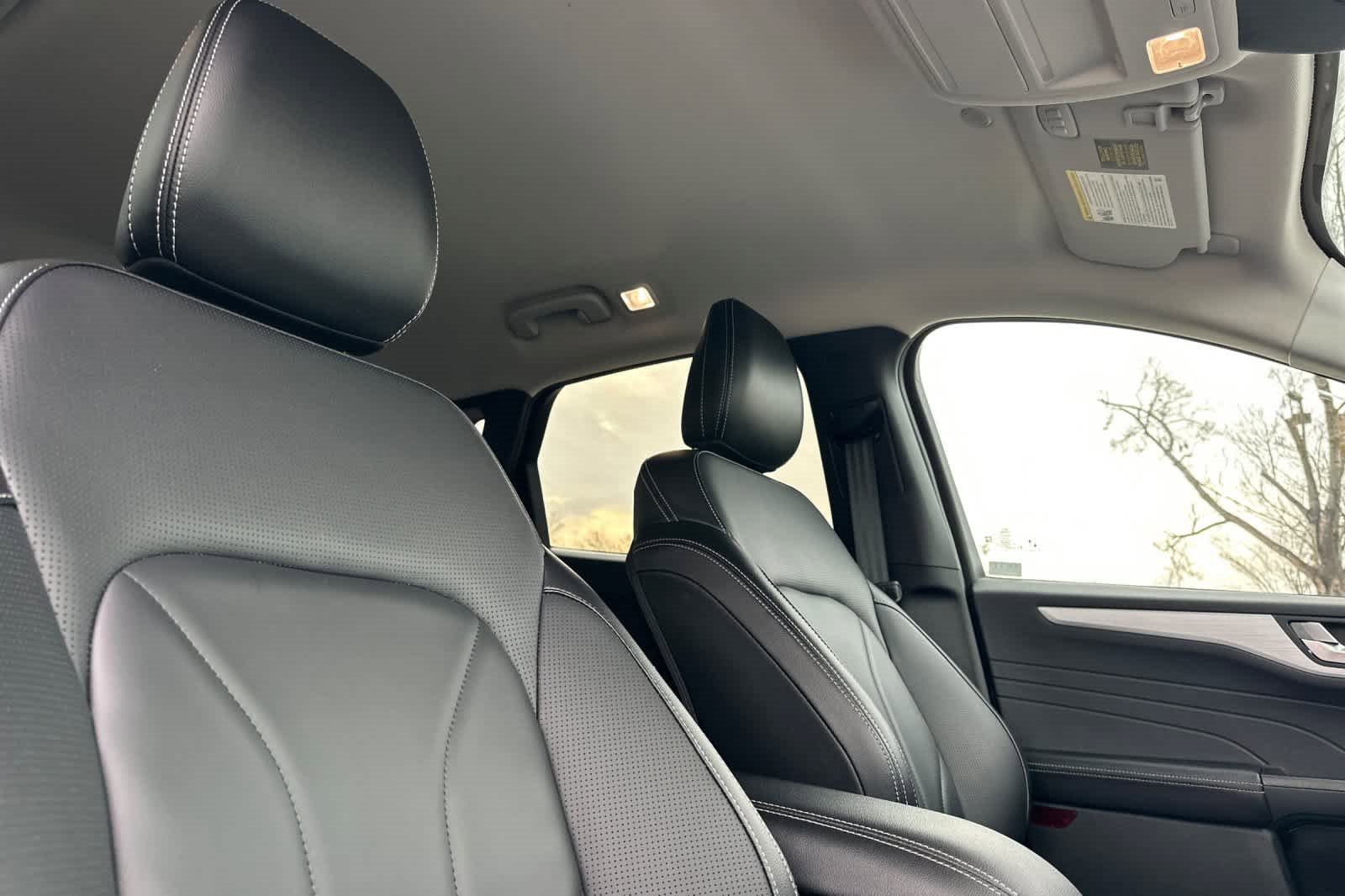 Certified 2025 Ford Escape SE w/ PHEV Premium Package image 17