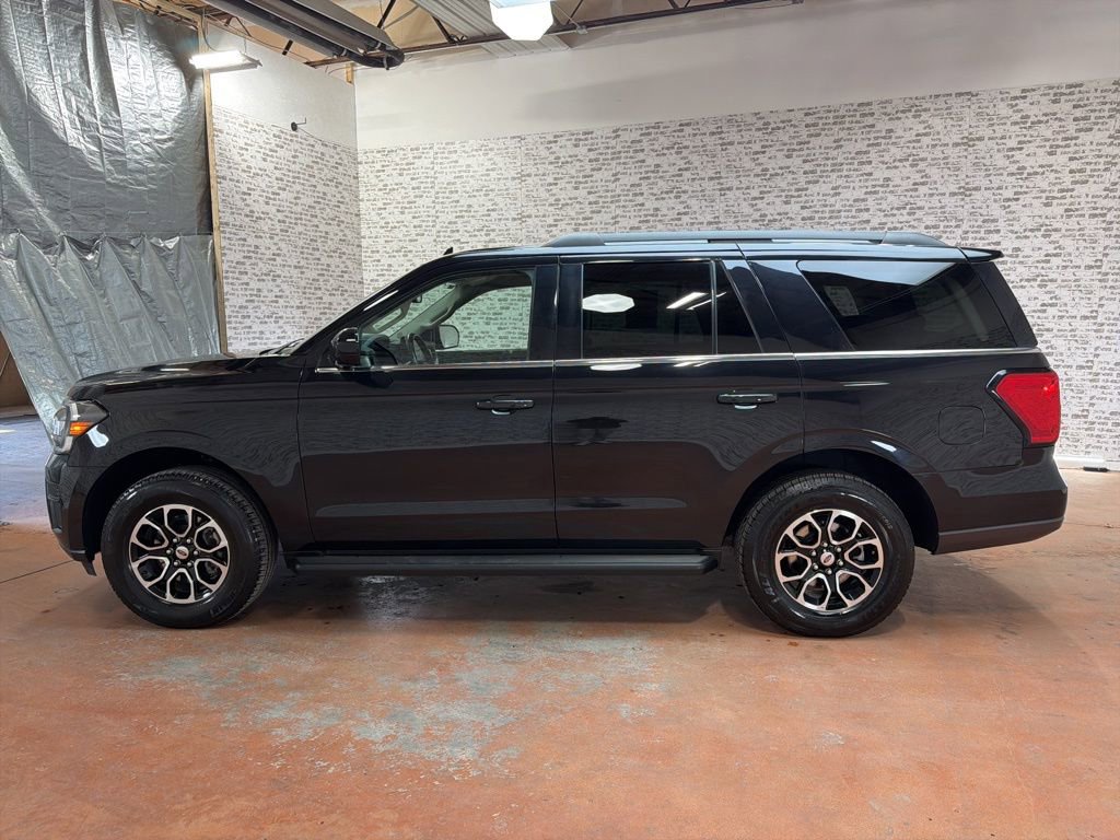 Used 2024 Ford Expedition XLT image 4