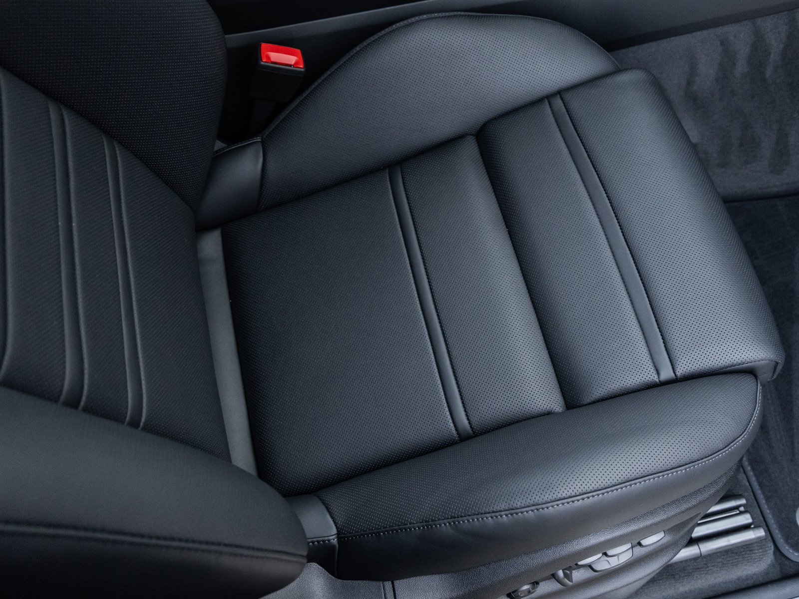 New 2026 Porsche Cayenne S image 40