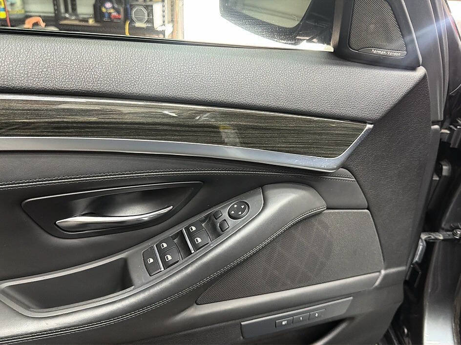 Used 2016 BMW 535i Sedan w/ M Sport RWD image 4