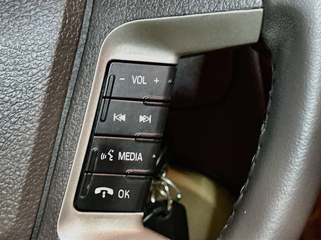 Used 2010 Ford Fusion SEL FWD image 33