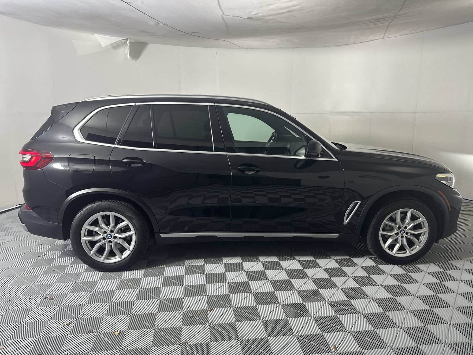 Used 2022 BMW X5 xDrive40i w/ Premium Package AWD/4WD image 9