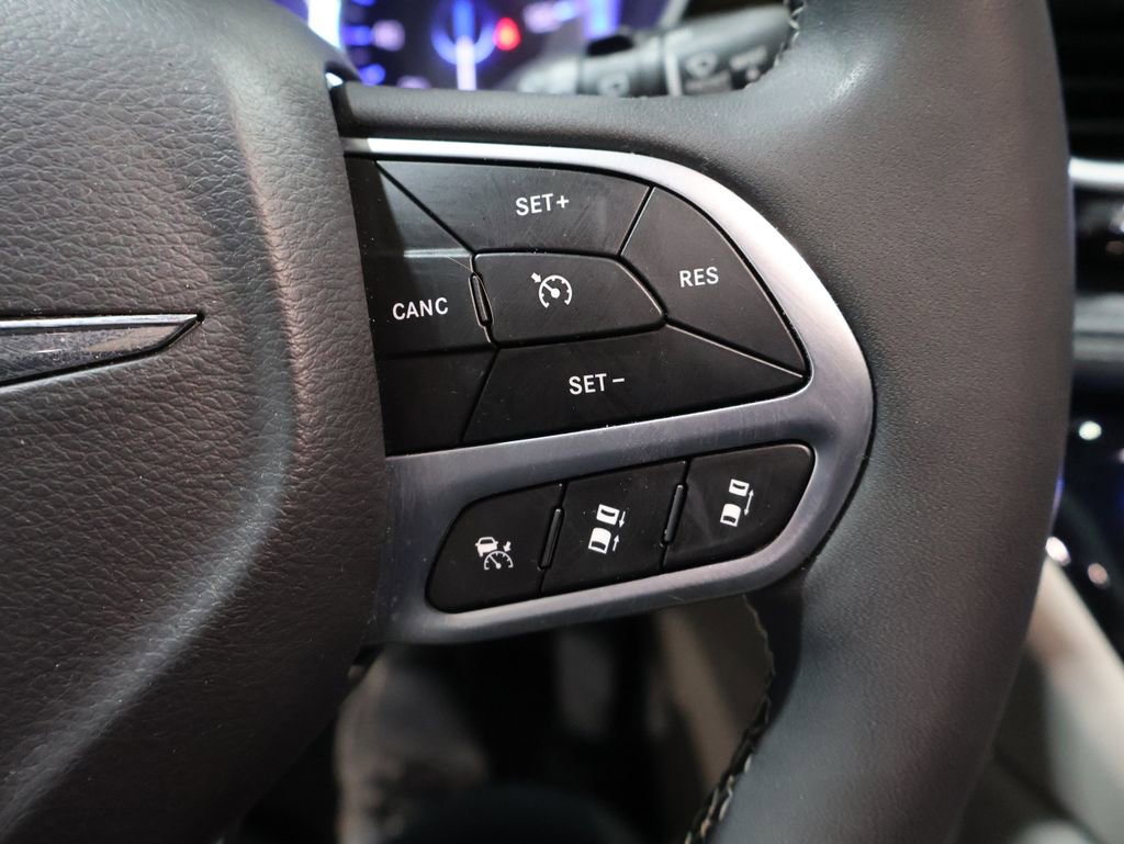 Used 2024 Chrysler Pacifica Limited image 42