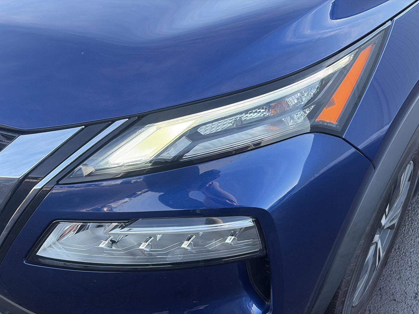 Used 2023 Nissan Rogue SV image 9