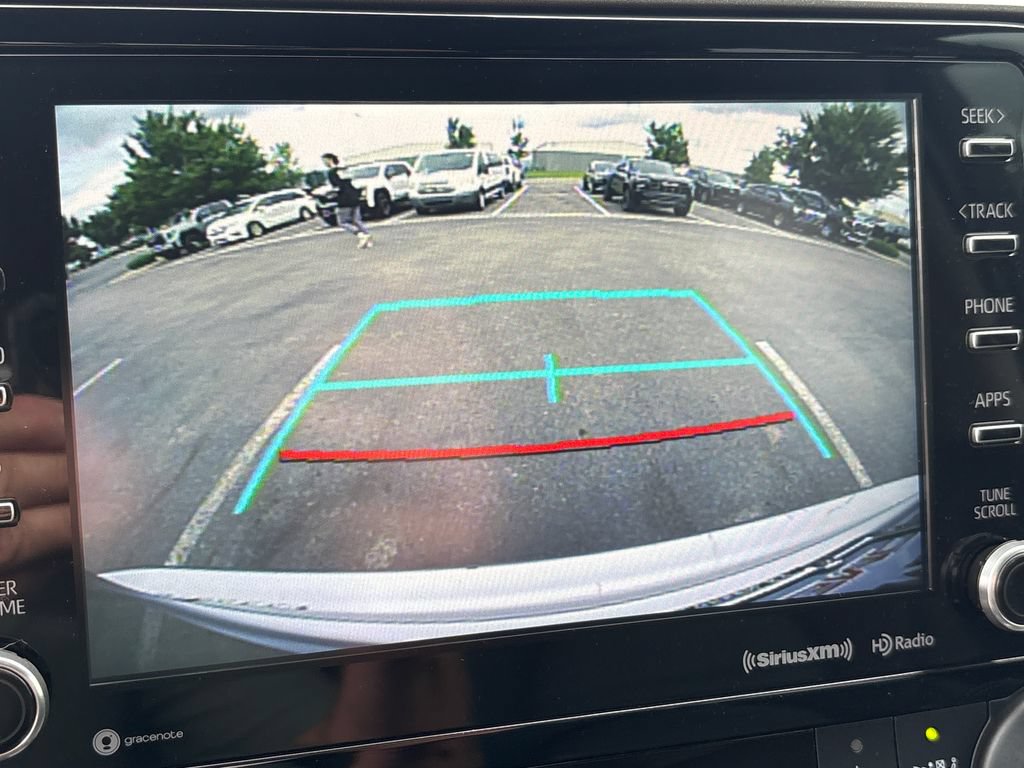 Used 2020 Toyota Highlander XLE AWD/4WD image 25