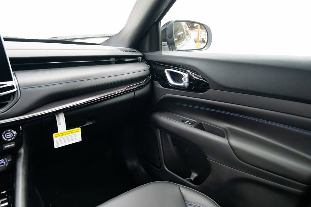 New 2026 Jeep Compass Latitude image 10