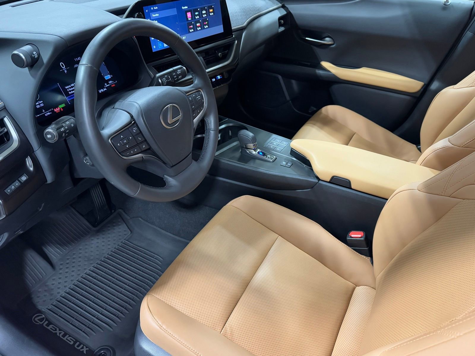 Used 2025 Lexus UX 300h AWD image 12
