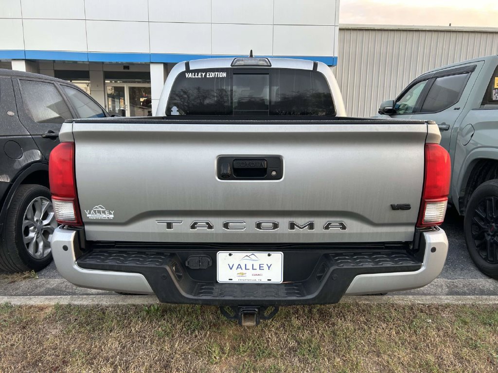 Used 2019 Toyota Tacoma TRD Sport w/ Technology Package RWD image 4