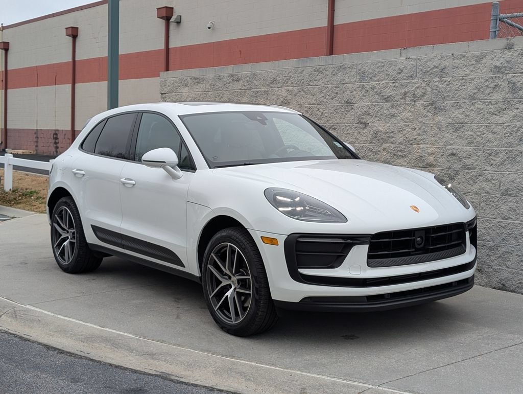 Certified 2025 Porsche Macan AWD/4WD image 9