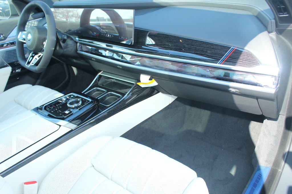 New 2026 BMW i7 xDrive60 w/ Executive Package AWD/4WD image 24