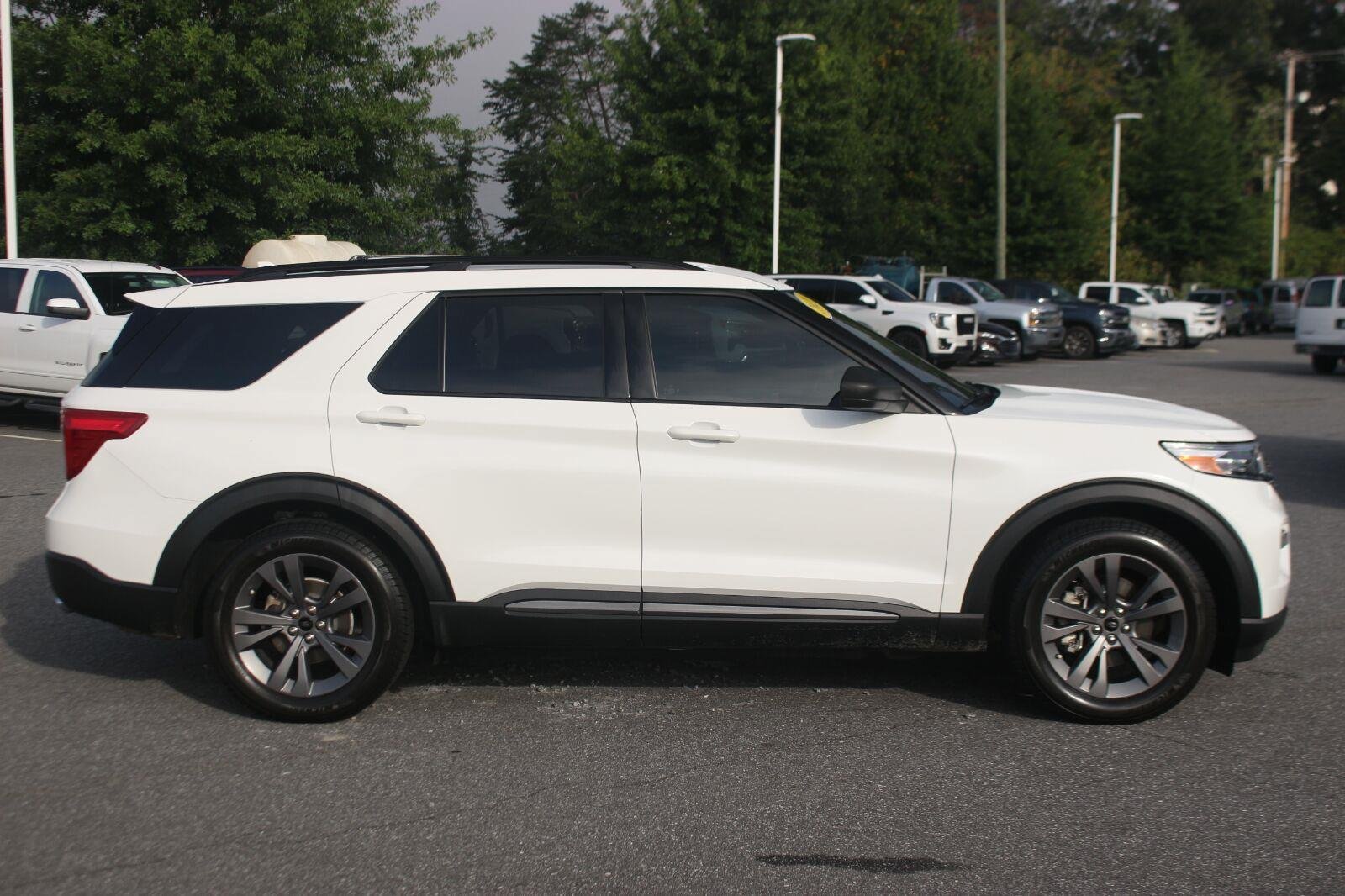 Used 2021 Ford Explorer XLT w/ Equipment Group 202A RWD image 8