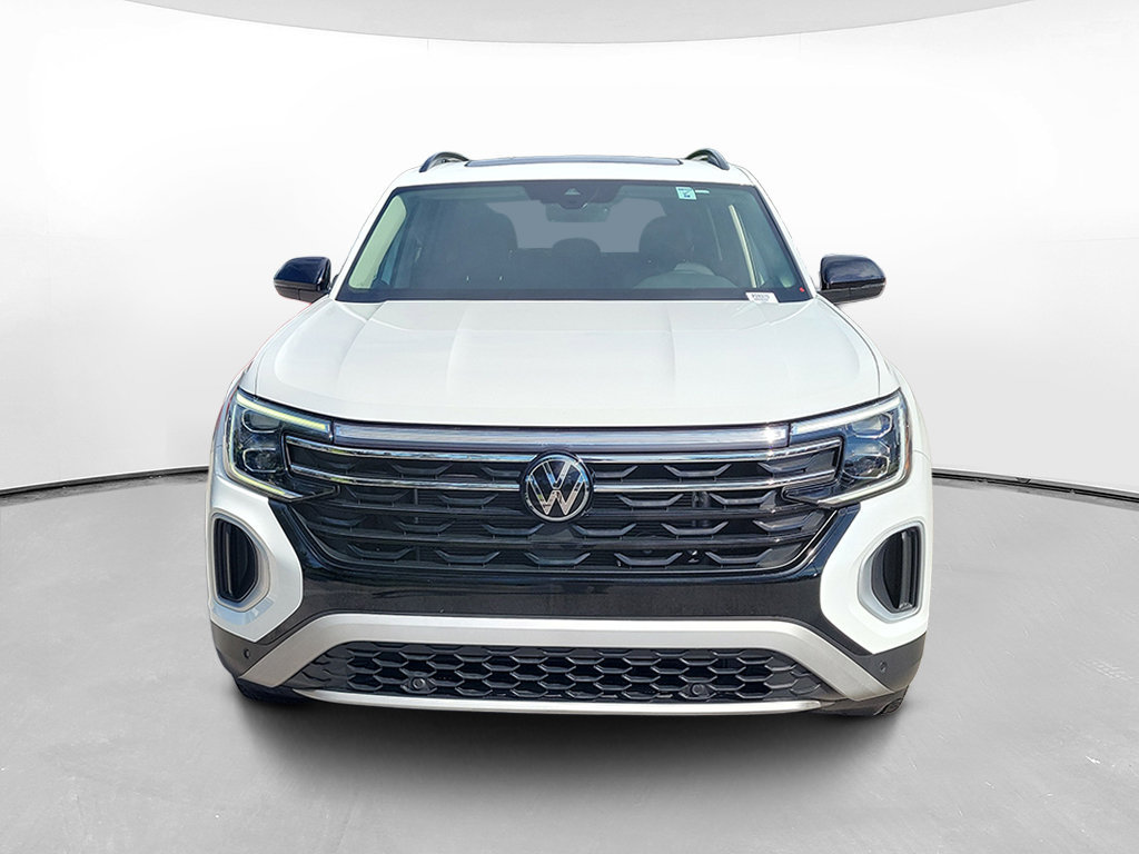 Used 2024 Volkswagen Atlas Peak Edition SE AWD/4WD image 2