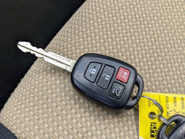 Used 2017 Toyota RAV4 XLE FWD image 27