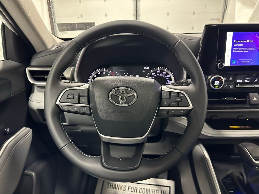 Used 2025 Toyota Highlander XLE image 18