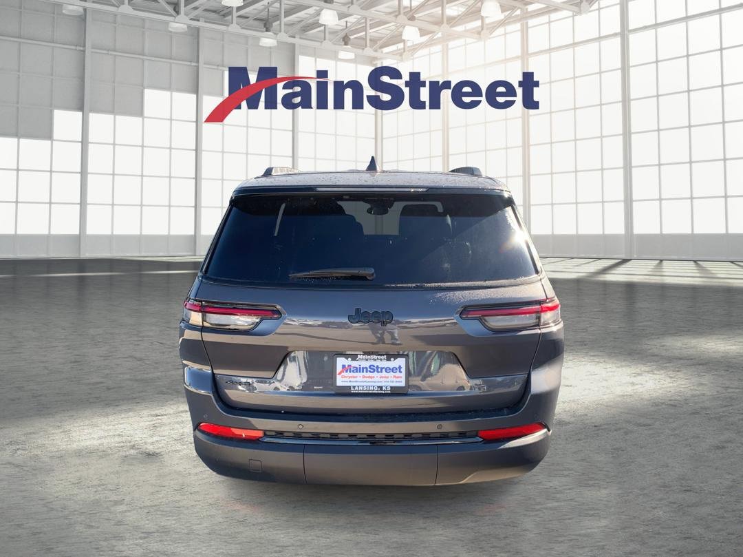Used 2025 Jeep Grand Cherokee L Altitude image 4