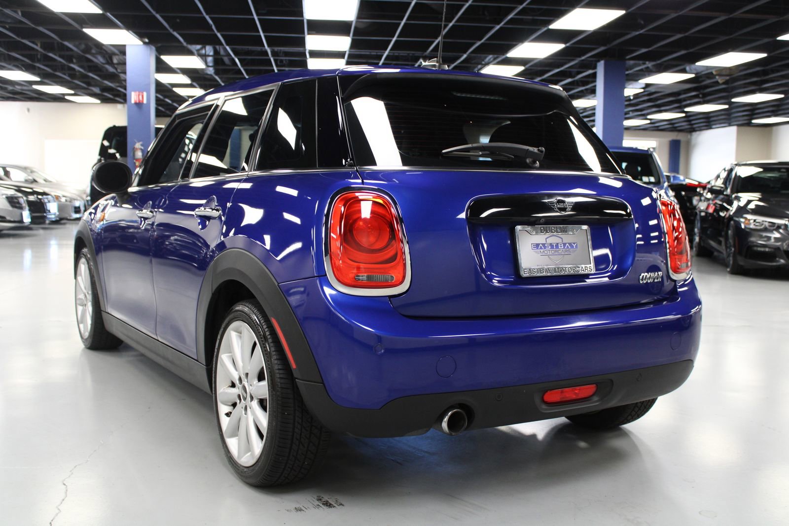 Used 2019 MINI Cooper 4-Door Hardtop image 8
