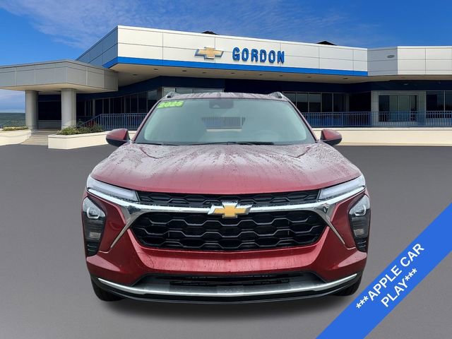 Used 2025 Chevrolet Trax LT w/ LT Convenience Package image 2