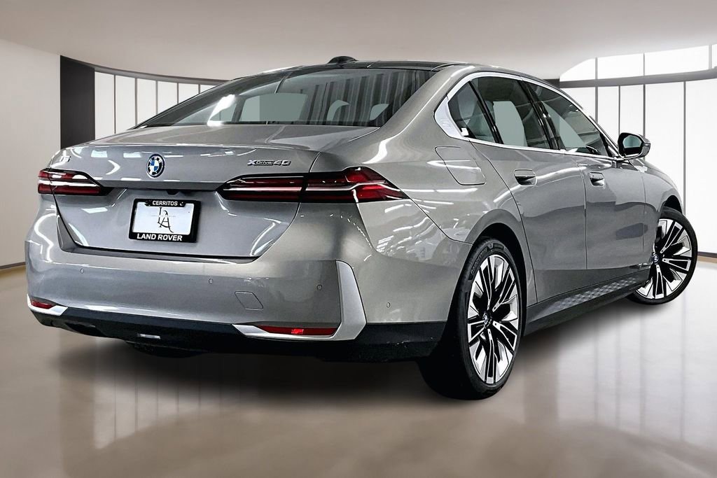 Used 2025 BMW i5 xDrive40 w/ Premium Package image 6