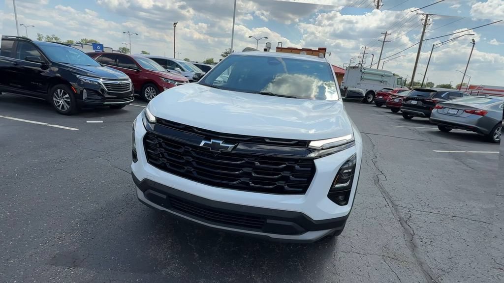 Used 2025 Chevrolet Equinox LT w/ Convenience Package II FWD image 3
