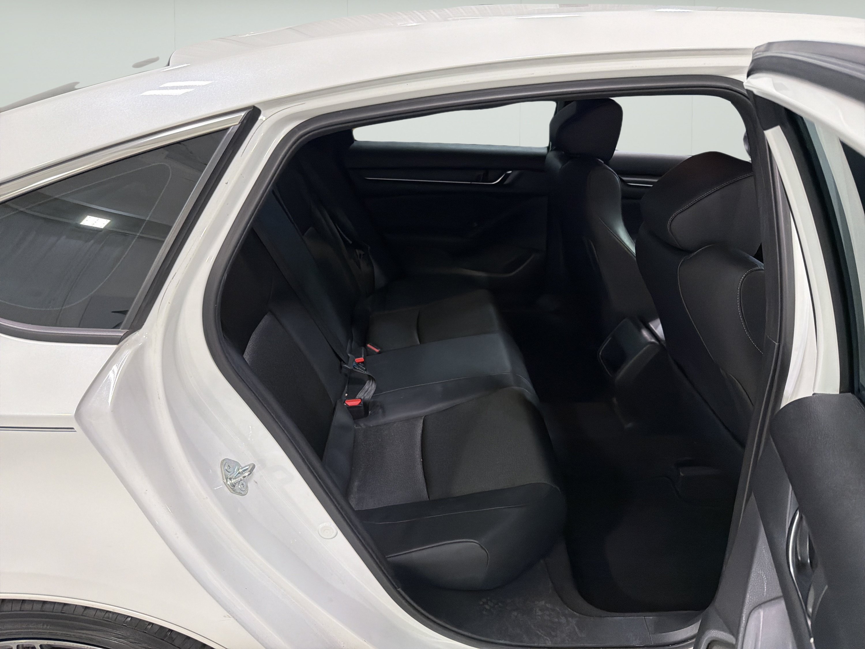 Used 2018 Honda Accord Sport image 12