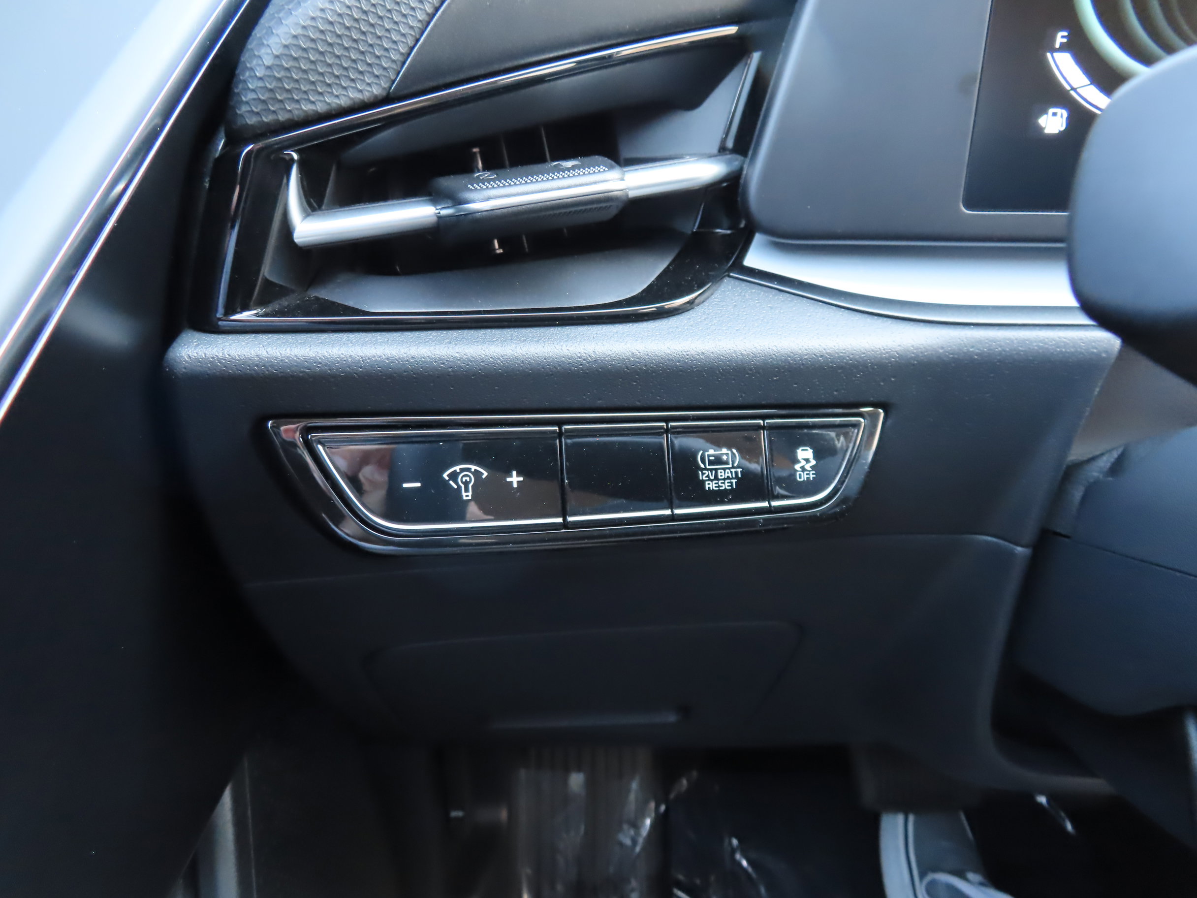 Used 2025 Kia Niro LX image 20