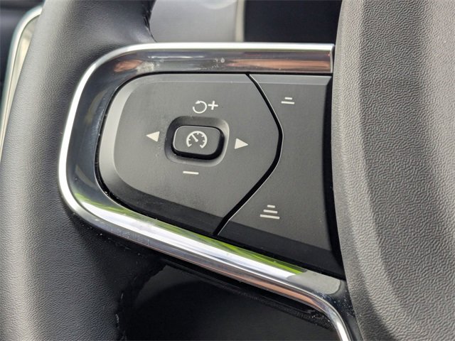 Used 2023 Volvo XC40 Recharge Ultimate image 18