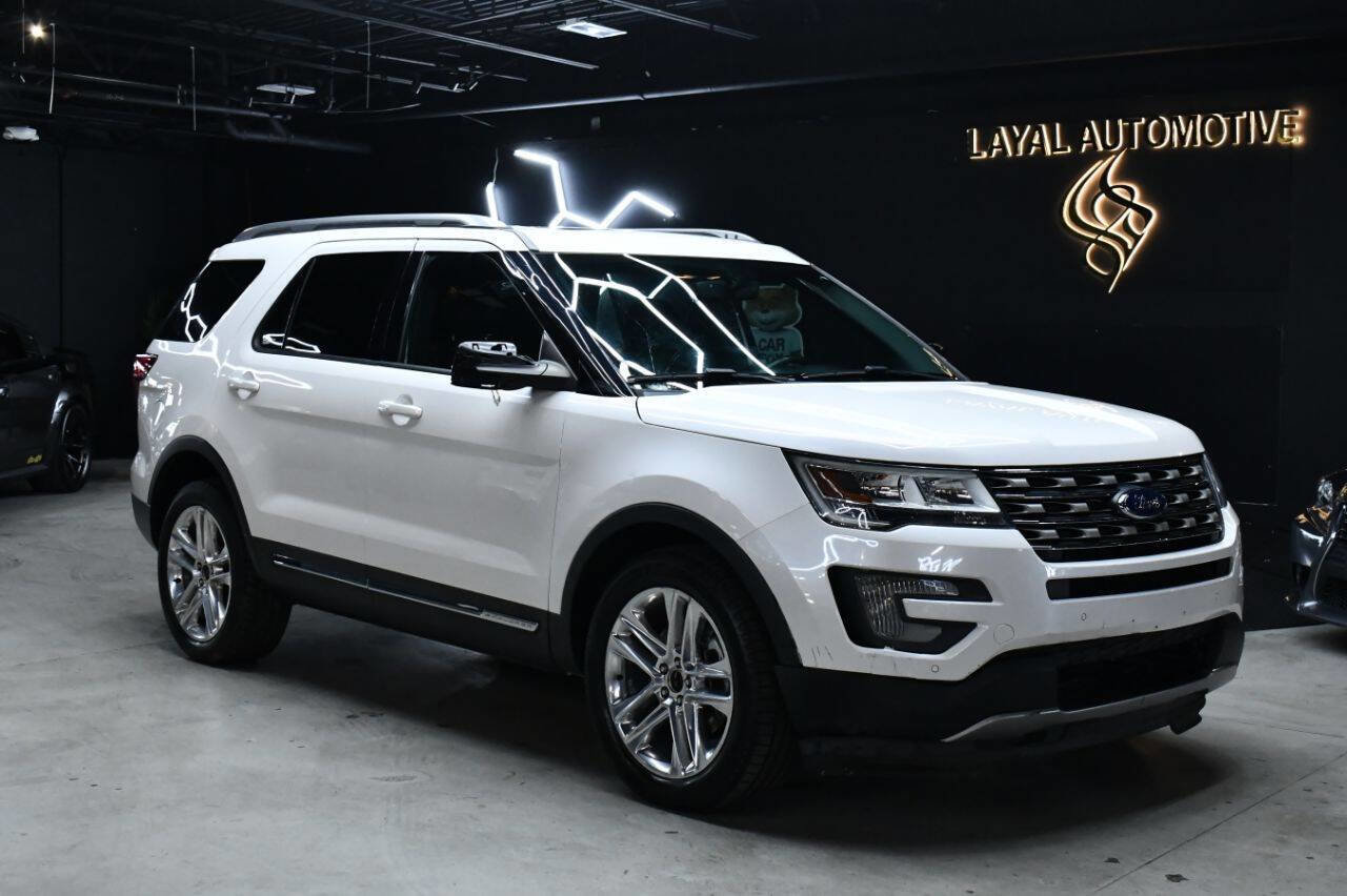 Used 2017 Ford Explorer XLT w/ Equipment Group 202A AWD/4WD image 9