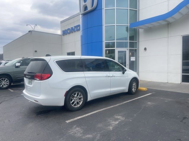 Used 2023 Chrysler Voyager LX image 4