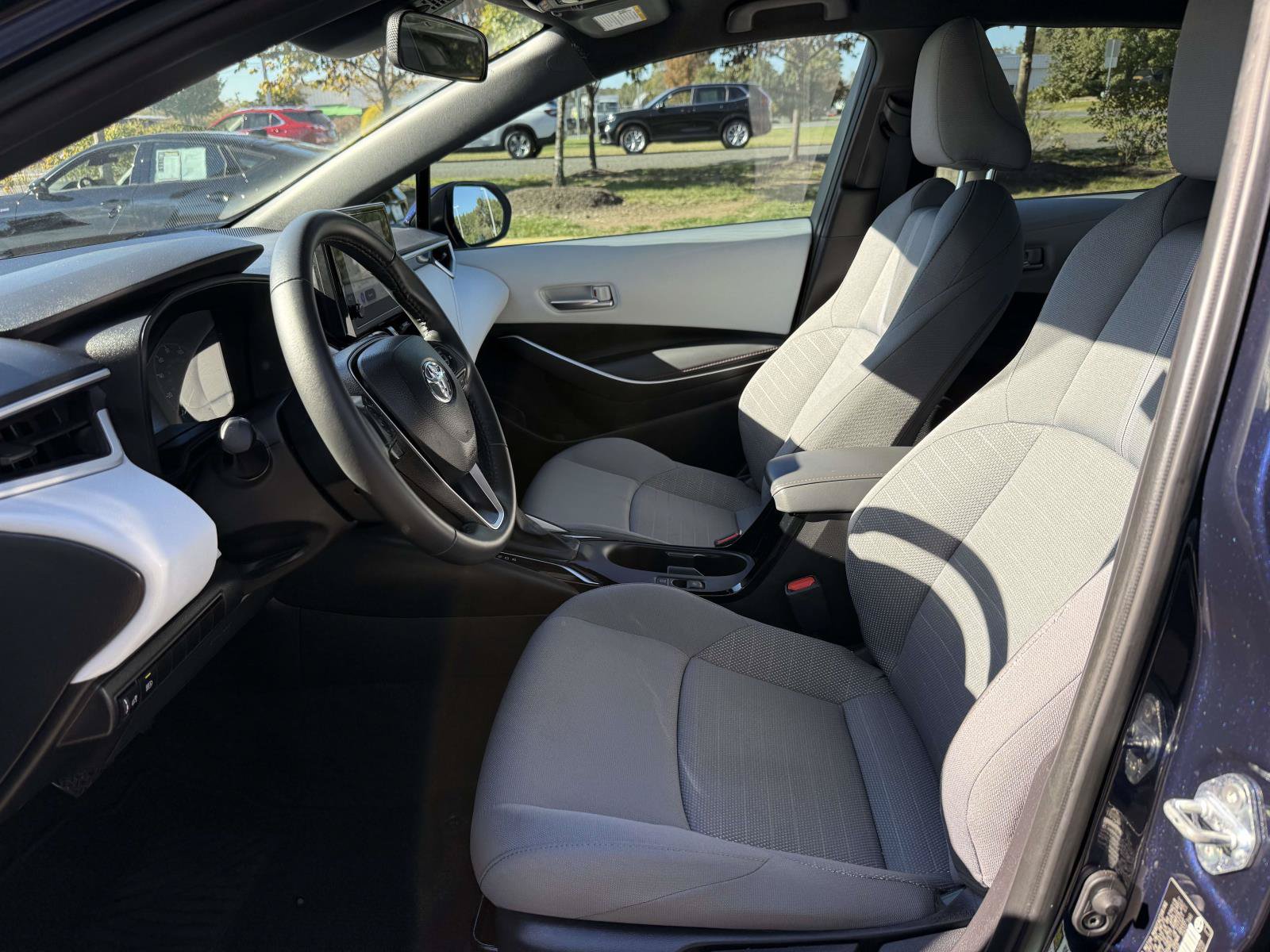 Used 2025 Toyota Corolla SE FWD image 13